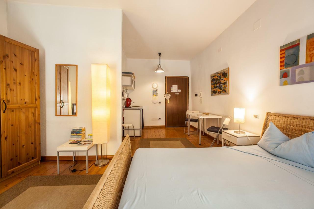 Studio Apartments Centro Storico Via Manno Cagliari Exteriör bild